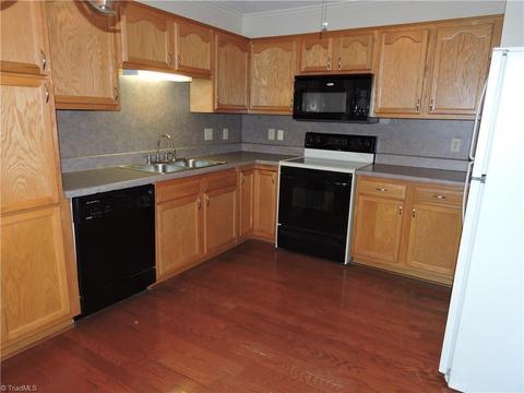 3178 Windchase Ct, High Point, NC 27265 photo 4