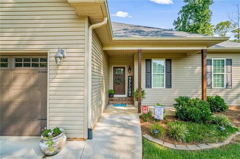 3115 Clear Ridge Dr, Trinity, NC 27370 photo 2