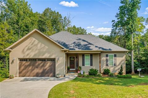 3115 Clear Ridge Dr, Trinity, NC 27370 photo 1