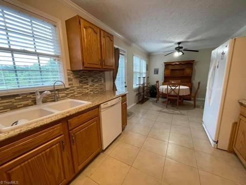 1025 Evergreen Ln, King, NC 27021 photo 9
