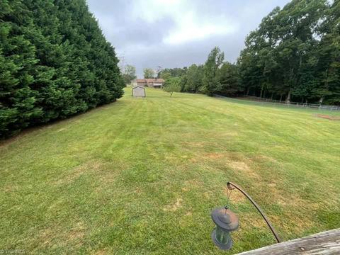 1025 Evergreen Ln, King, NC 27021 photo 4