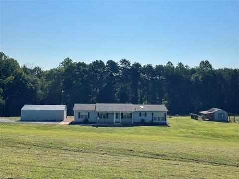 1564 Wall Loop Rd, Walnut Cove, NC 27052 photo 2
