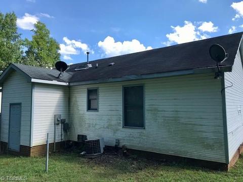 1513 Cedrow Dr, High Point, NC 27260 photo 5