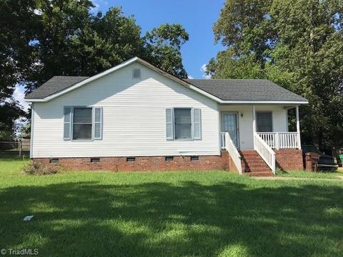 1513 Cedrow Dr, High Point, NC 27260 photo 1