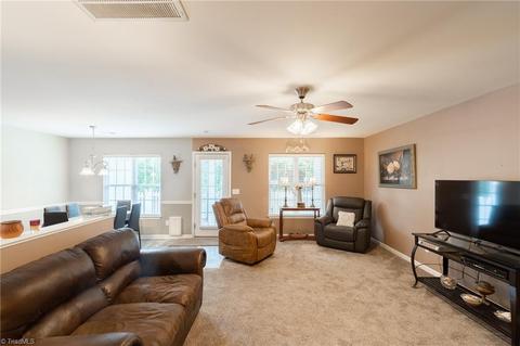 102 Bouldin Ct, Trinity, NC 27370 photo 4
