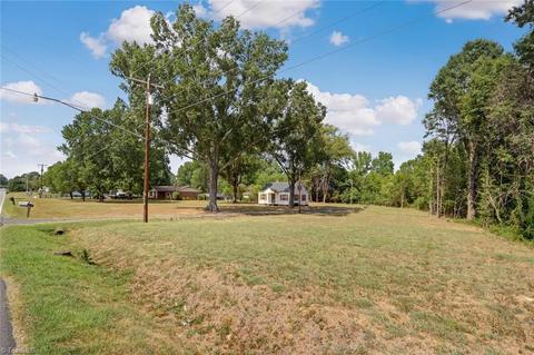 636 Summit Rd, Eden, NC 27288 photo 3