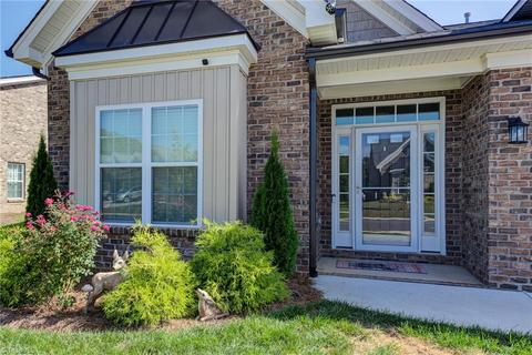 136 Windmill Trl, High Point, NC 27265 photo 2
