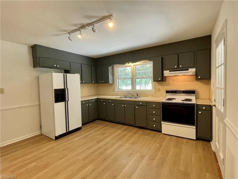3801 Rolling Rd, High Point, NC 27265 photo 16