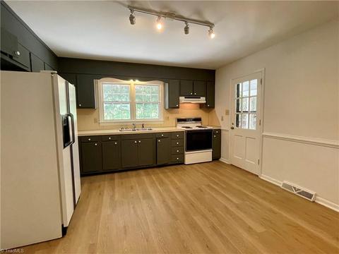 3801 Rolling Rd, High Point, NC 27265 photo 15