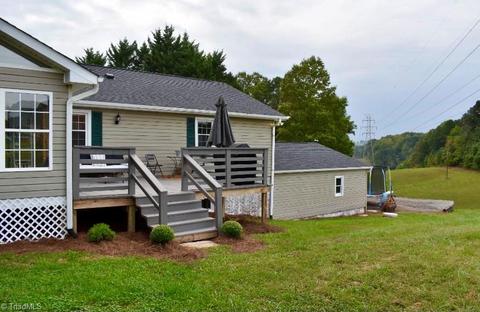 971 Long Hill Rd, Pilot Mountain, NC 27041 photo 10