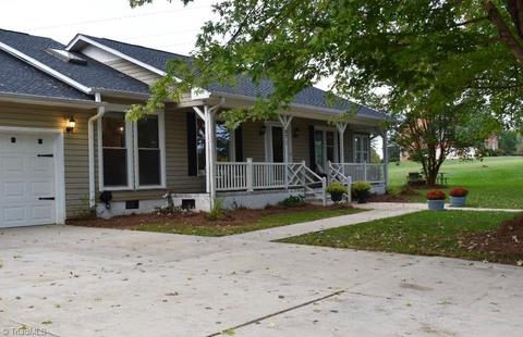971 Long Hill Rd, Pilot Mountain, NC 27041 photo 3