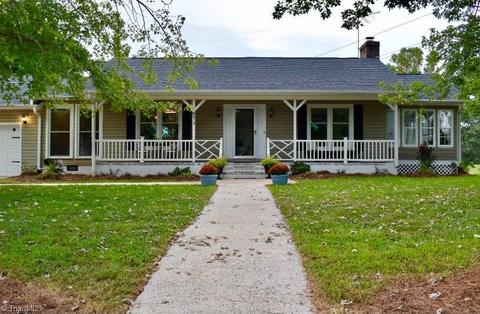 971 Long Hill Rd, Pilot Mountain, NC 27041 photo 2