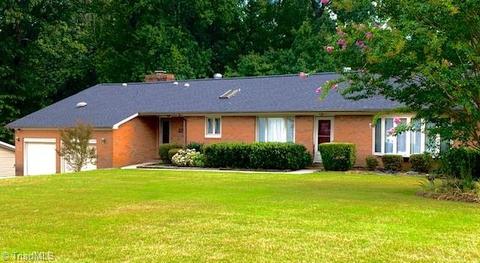 3204 Forestview Dr, High Point, NC 27260 photo 1