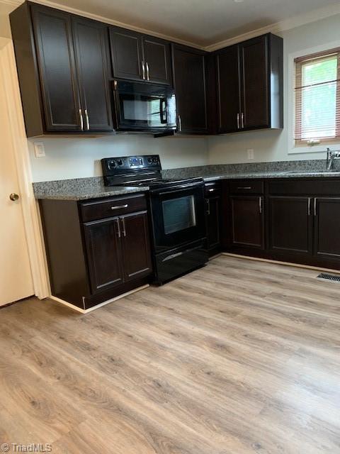 3204 Forestview Dr, High Point, NC 27260 photo 5