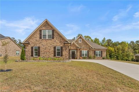 2822 Fallin Ct, High Point, NC 27262 photo 1