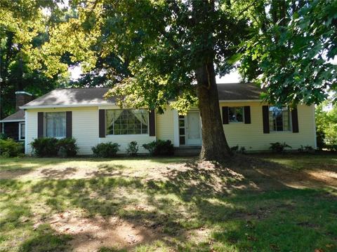 3 Forest Dr, Thomasville, NC 27360 photo 1