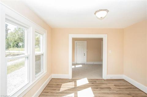611 Stone Pl, High Point, NC 27262 photo 8