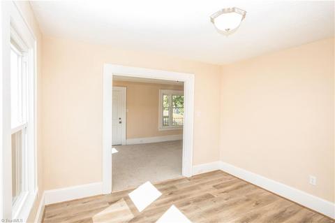 611 Stone Pl, High Point, NC 27262 photo 9