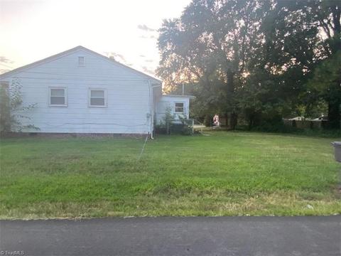 1125 Cedrow Dr, High Point, NC 27260 photo 2