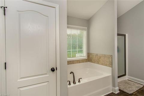 3609 Copper Ct, High Point, NC 27265 photo 9