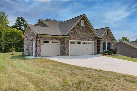 2818 Fallin Ct, High Point, NC 27262 photo 2