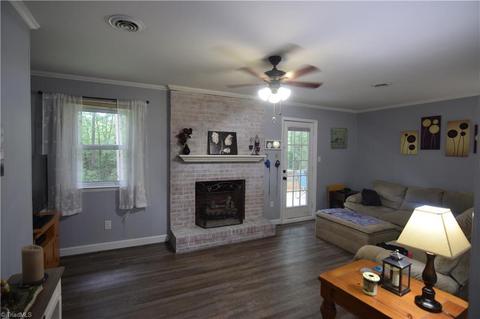 115 Cascade Ct, King, NC 27021 photo 4
