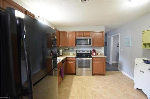 115 Cascade Ct, King, NC 27021 photo 2