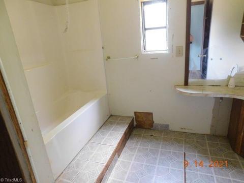 214 Skyview Lake Rd, Harmony, NC 28634 photo 9