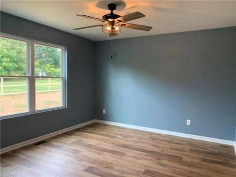 109 Highland Point Ave, Harmony, NC 28634 photo 8