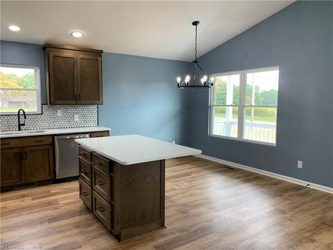 109 Highland Point Ave, Harmony, NC 28634 photo 5