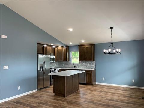 109 Highland Point Ave, Harmony, NC 28634 photo 6