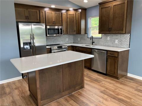 109 Highland Point Ave, Harmony, NC 28634 photo 3