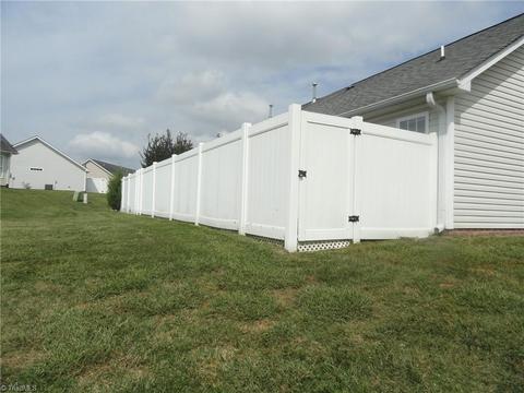 124 Castleton Dr, Thomasville, NC 27360 photo 17