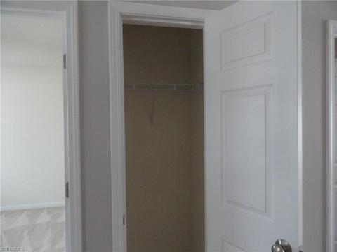 124 Castleton Dr, Thomasville, NC 27360 photo 7