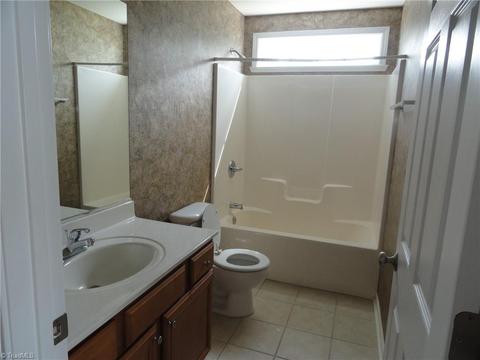 124 Castleton Dr, Thomasville, NC 27360 photo 11