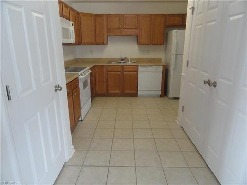 124 Castleton Dr, Thomasville, NC 27360 photo 5