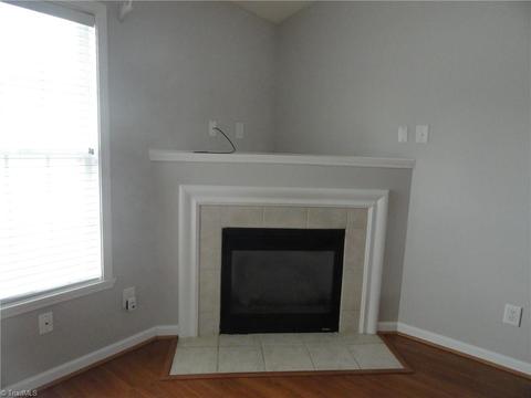 124 Castleton Dr, Thomasville, NC 27360 photo 8