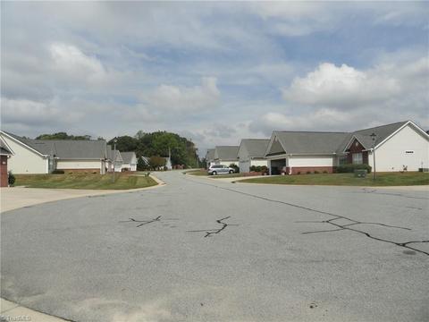 124 Castleton Dr, Thomasville, NC 27360 photo 19