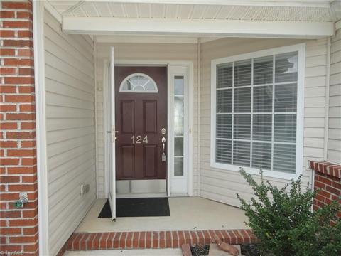 124 Castleton Dr, Thomasville, NC 27360 photo 3