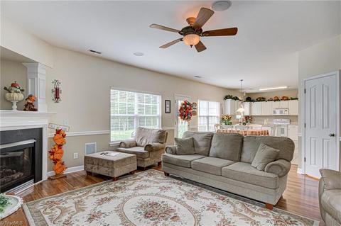 896 Hedgepath Ter, High Point, NC 27265 photo 11