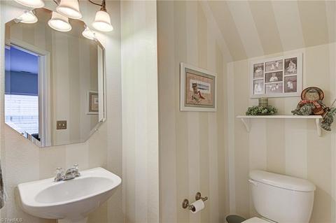 896 Hedgepath Ter, High Point, NC 27265 photo 21