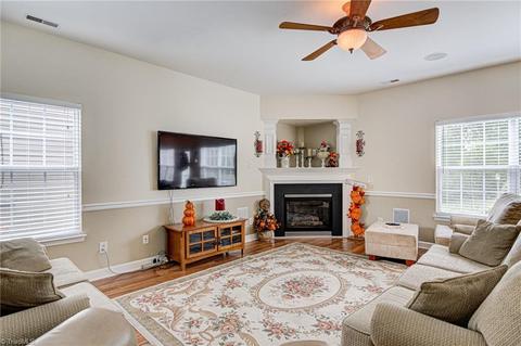 896 Hedgepath Ter, High Point, NC 27265 photo 8