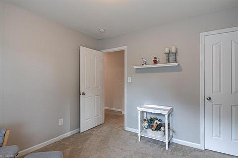 896 Hedgepath Ter, High Point, NC 27265 photo 28