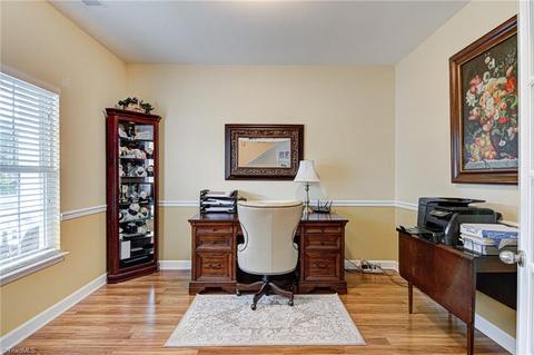 896 Hedgepath Ter, High Point, NC 27265 photo 5