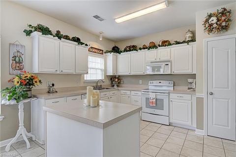 896 Hedgepath Ter, High Point, NC 27265 photo 16