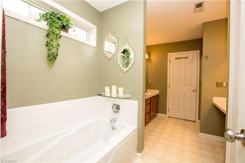 3925 Patsy Dr, Winston Salem, NC 27107 photo 10