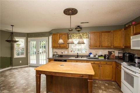 3925 Patsy Dr, Winston Salem, NC 27107 photo 4