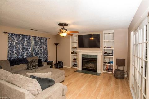 3925 Patsy Dr, Winston Salem, NC 27107 photo 2