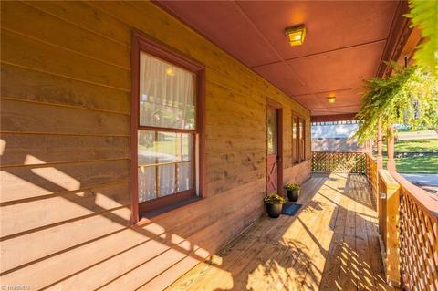 110 Treetop Ct, Trinity, NC 27370 photo 3