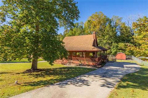 110 Treetop Ct, Trinity, NC 27370 photo 1
